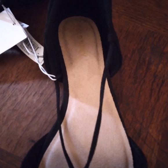 Tie up Flats - Picture 2 of 5